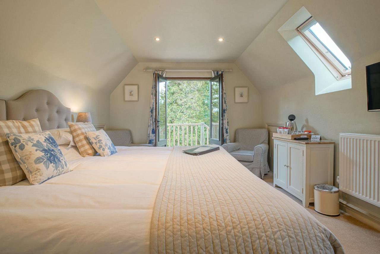 Great Ashley Farm Bed And Breakfast & Shepherds Huts Bradford-On-Avon Bagian luar foto
