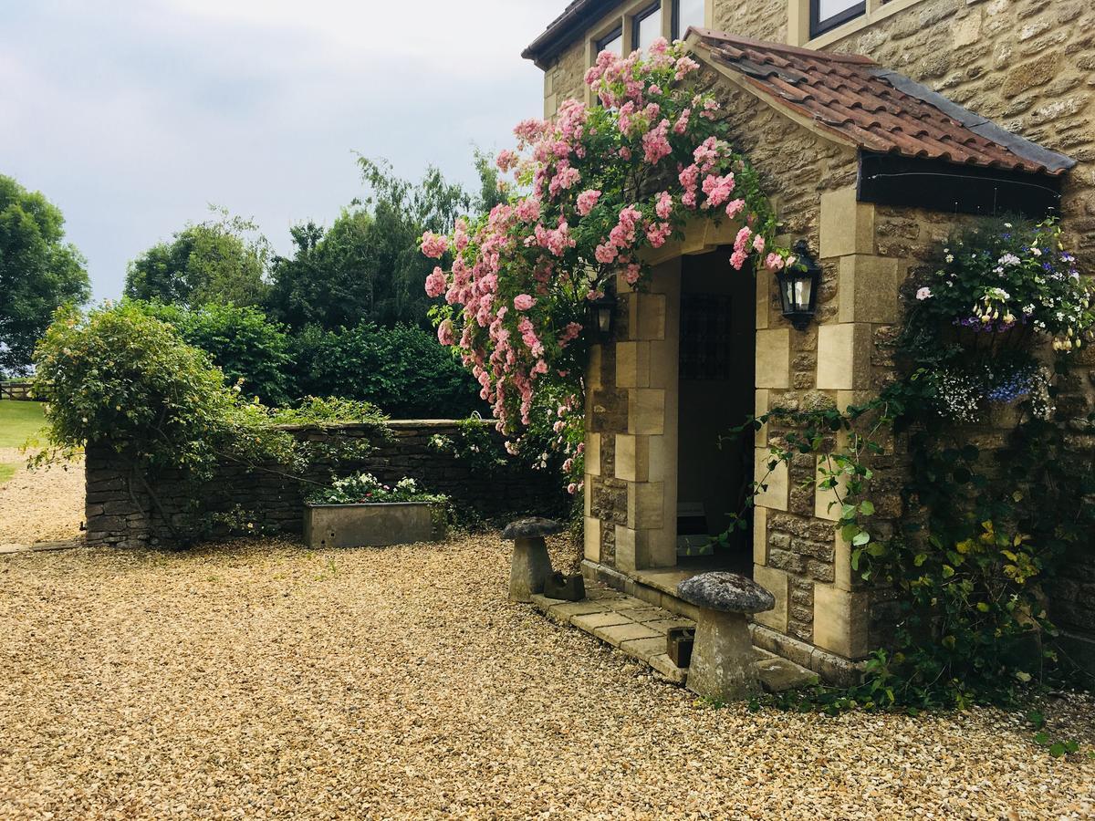 Great Ashley Farm Bed And Breakfast & Shepherds Huts Bradford-On-Avon Bagian luar foto