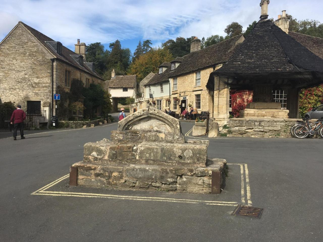 Great Ashley Farm Bed And Breakfast & Shepherds Huts Bradford-On-Avon Bagian luar foto